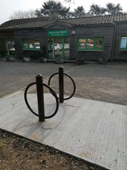 Et une petite victoire obtenue à Agen : l'installation d'arceaux vélos devant un centre de loisirs.